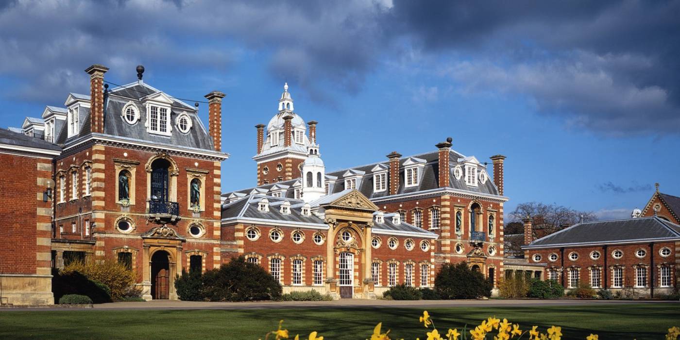 Главное здание школы Wellington College
