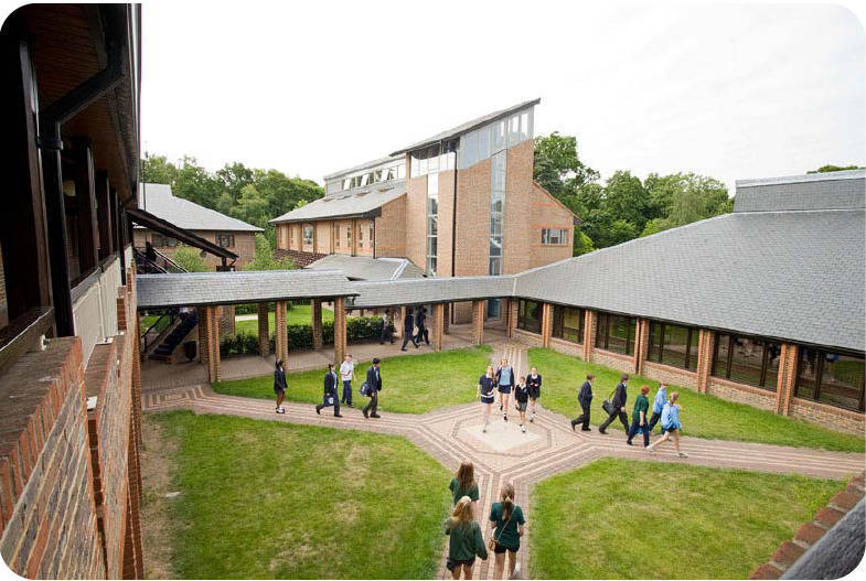 Территория школы LVS Ascot School в Аскоте