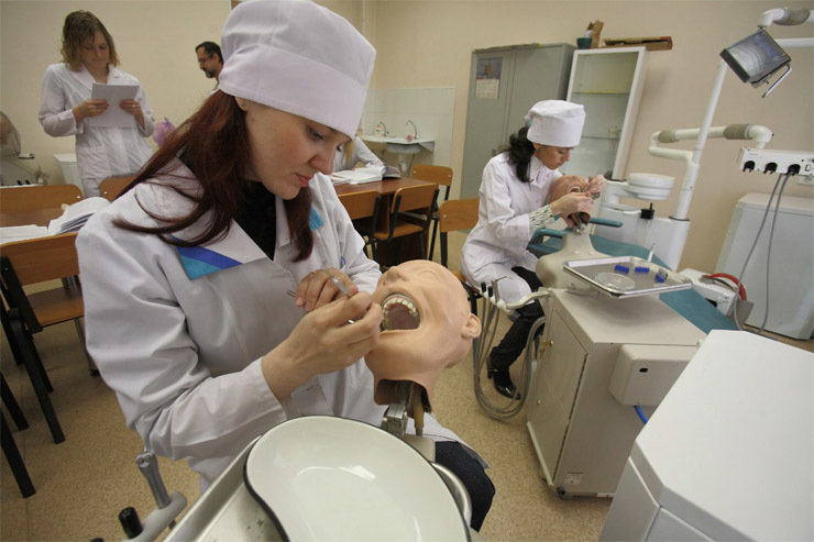 Студенты ПГМУ практикуются в симулляционном центре