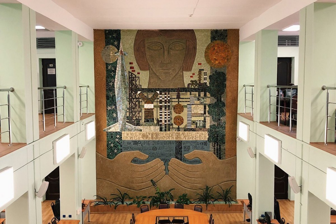 Мозаика на стенах главного корпуса МИФИ, Москва