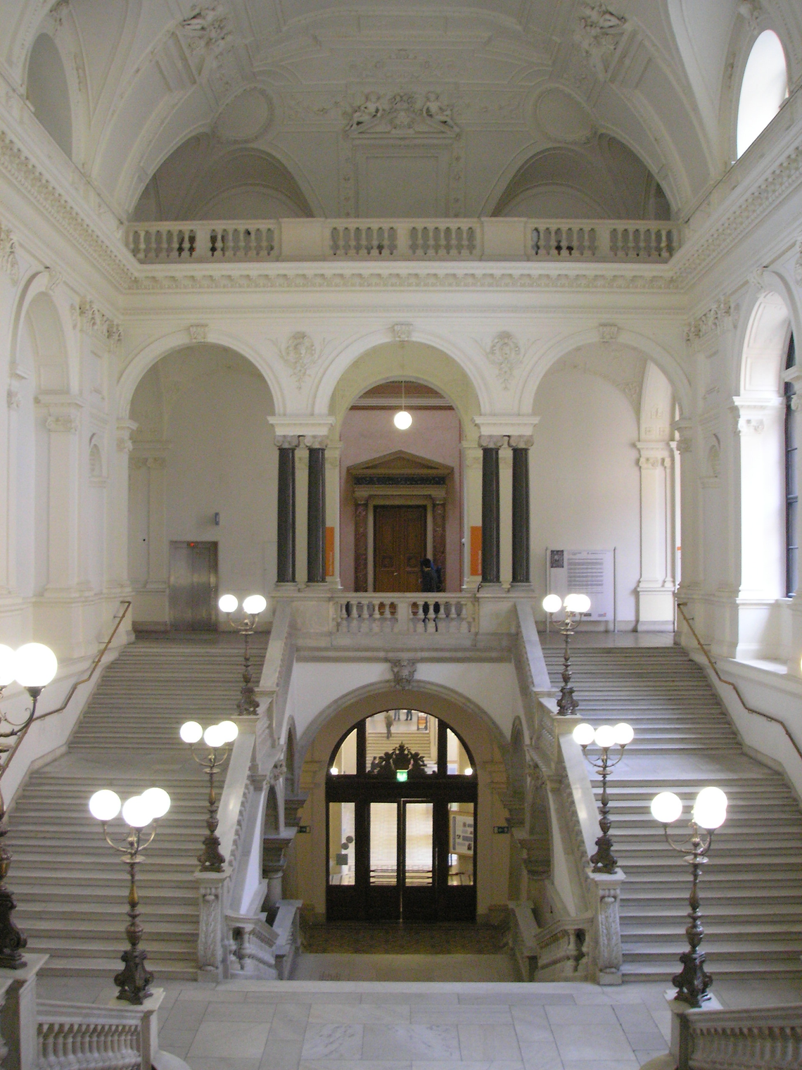 Холл Венского университета — University of Vienna