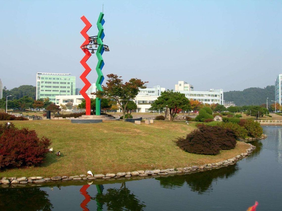 Корейский ведущий научно-технический институт —  카이스트(KAIST)
