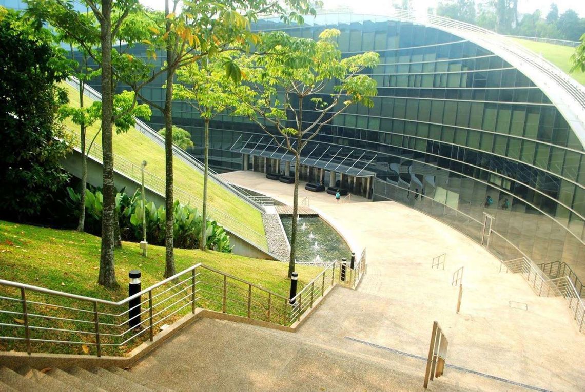 Главный вход в Nanyang Technological University