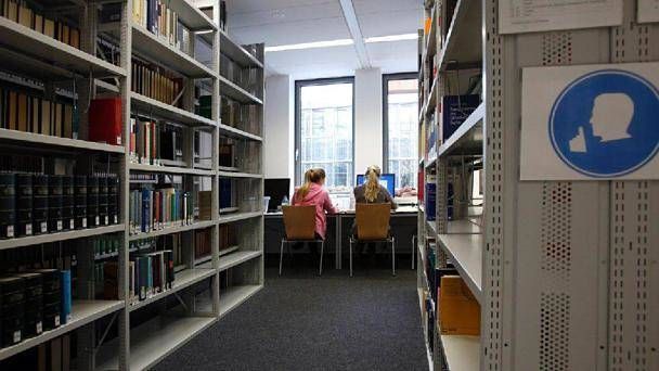 Библиотека в EU Business School
