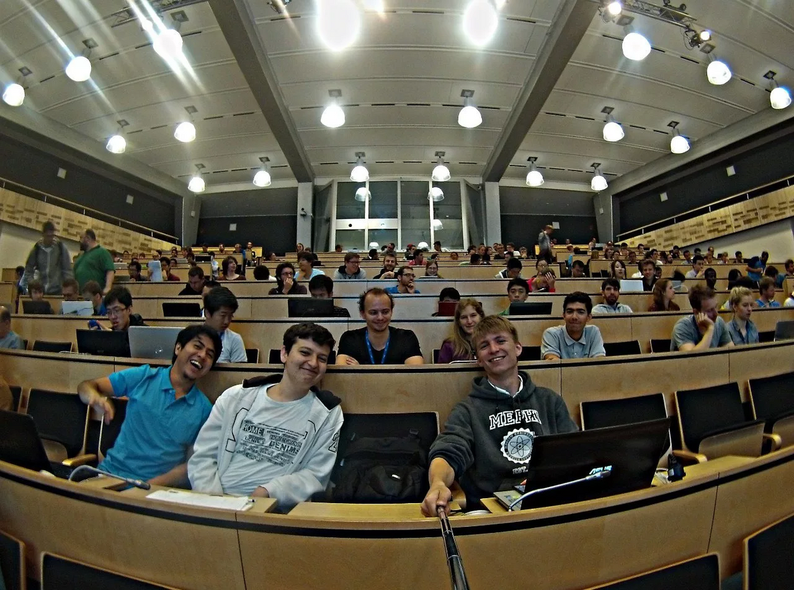 Студенты МИФИ на лекции, Москва