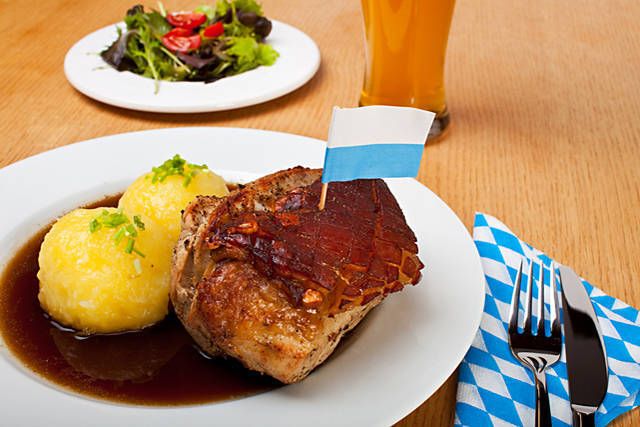 «Швайнбратен» (Schweinbraten) — свинина в баварском стиле