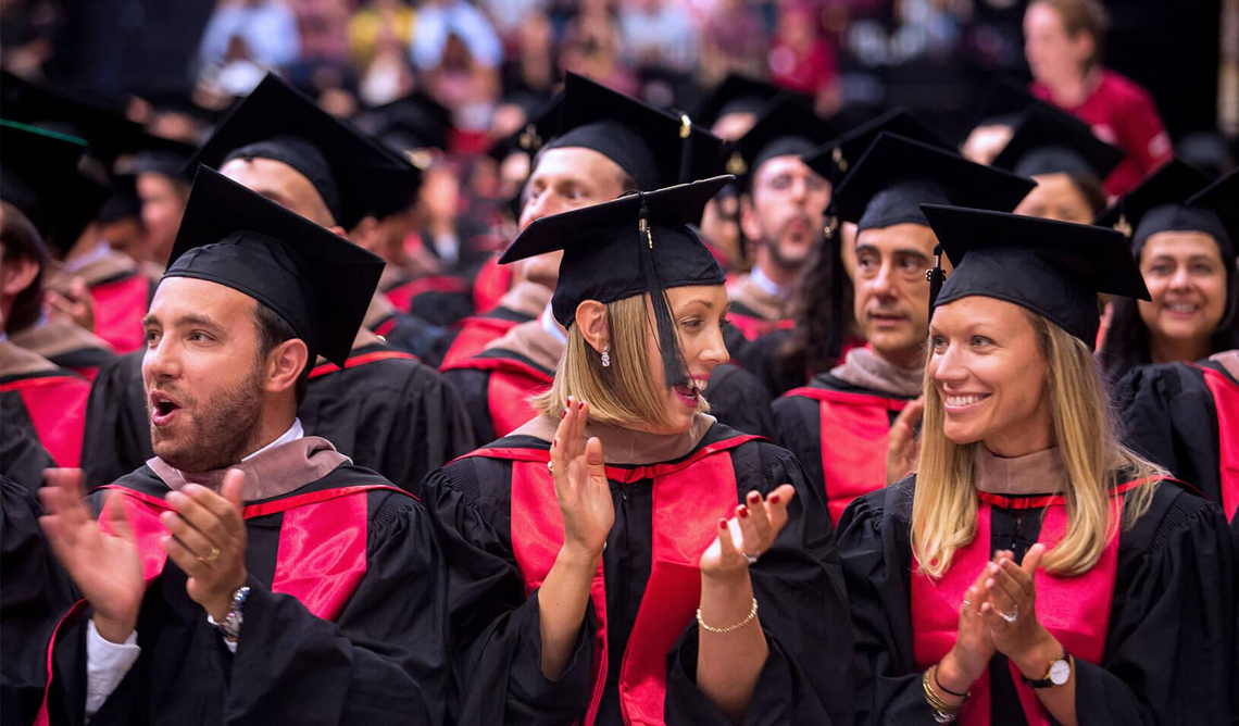 Высшее образование бизнес. Стэнфорд студенты. Stanford University выпускники. Graduate School of Business (MBA) Стэнфордского университета. Стэнфордский университет студенты.