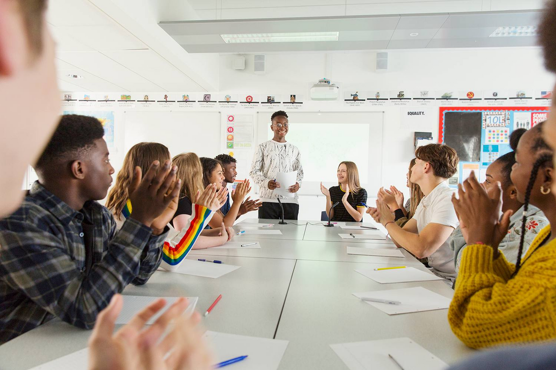 High school students' debating society in a summer school