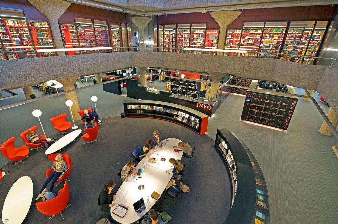 Главная библиотека ЛЕйденского университета после обновления