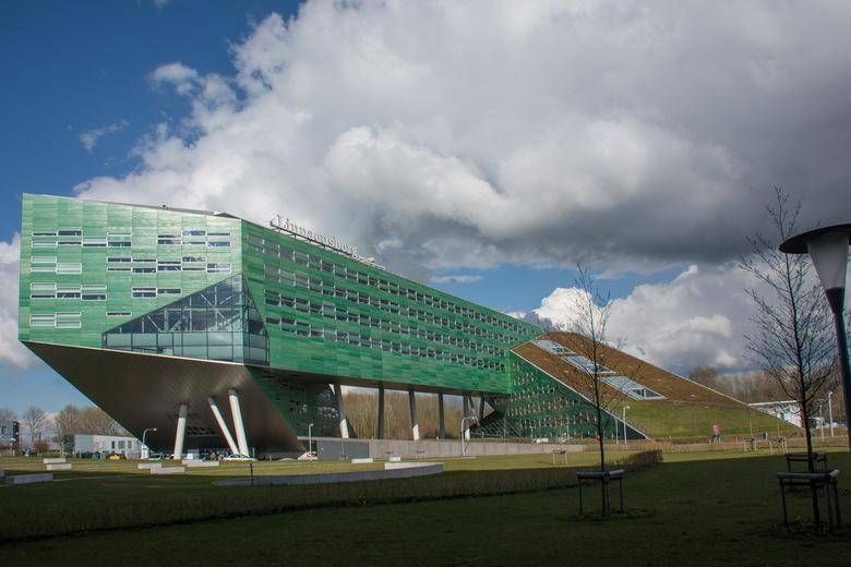 Математический  факультет Гронингенского университета, занимающий архитектурный комплекс Linnaeusborg