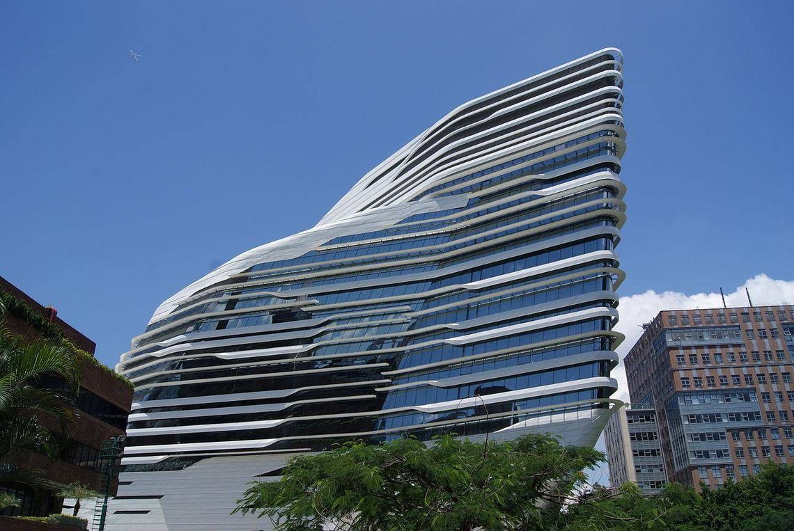 Одно из самых знаменитых зданий Гонконгского политеха, спроектированное выдающимся ирако-британским архитектором Захой Хадид