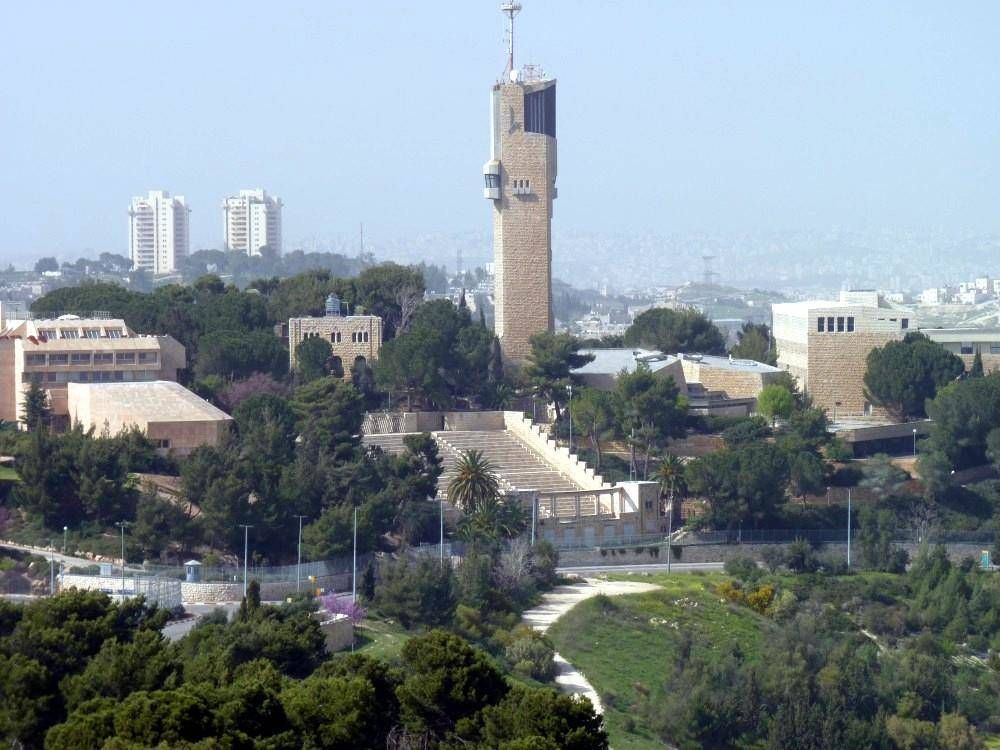 Смотровая башня Якова, ставшая неофициальным символом университета