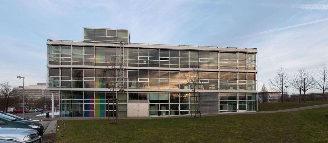 "Альмандринг" — Здание исследовательского центра микроинтеграции при Штутгартском университете