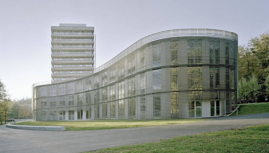 Здание космического центра при Штутгартском университете