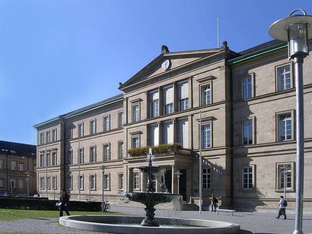 Центральное здание Тюбингенского университета — Neue Aula